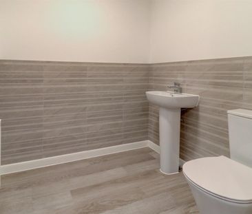 4 BED Detached house To rent - Photo 4