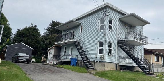 Logement 5 1/2 à louer au 2e étage - Photo 2