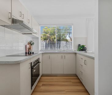 Bayside Living at Its Best - Elevated Family Home with Modern Comforts - Photo 3