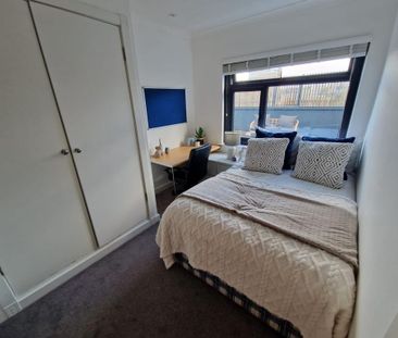 4 bedroom flat to rent - Photo 2