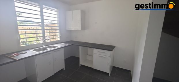 Location Maison 5 pièces 96m² REMIRE MONTJOLY 97354 - Photo 1