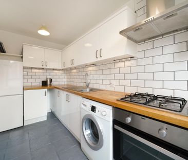 Wivenhoe Close - Photo 1