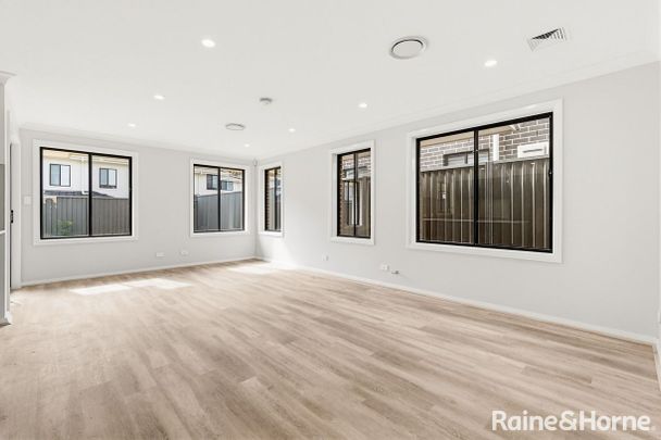 Brand new double-storey residence for lease - Photo 1