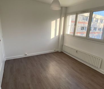 Location Appartement 6 pièces 105m² CANTELEU 76380 - Photo 5
