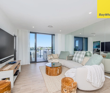 Luxury Living Awaits - Stylish 3-Bedroom Apartment in Hope Island R... - Photo 1