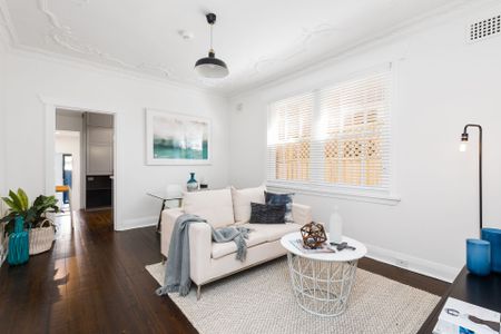 Gorgeous Ground Floor Apartment – A Must To Inspect - Photo 2