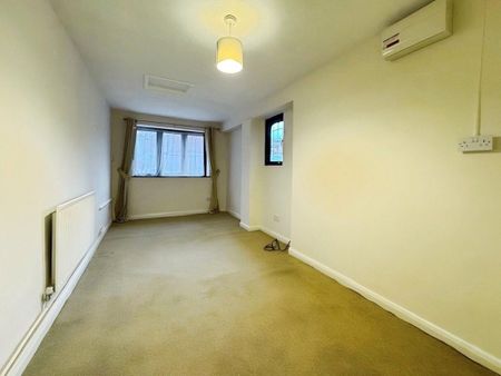 4 bedroom detached house to rent - Photo 2