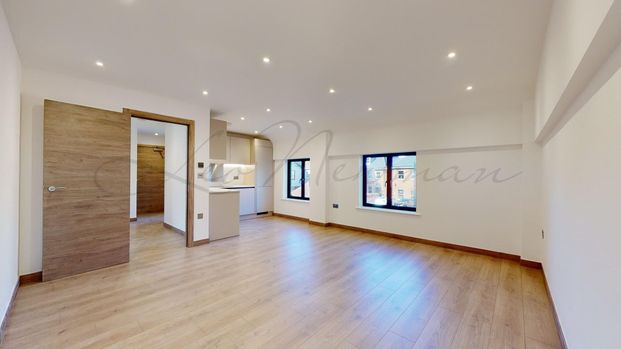 Harvest Lane, Thames Ditton, KT7 - Photo 1