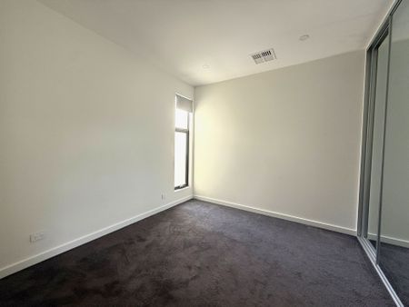 Modern 3-Bed, 2-Bath Home in Klemzig with Ensuite, Ducted Air & Low-Maintenance Yard! - Photo 5