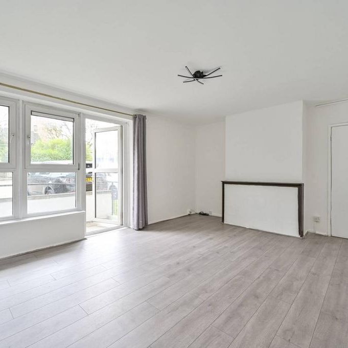 3 bedroom flat to rent - Photo 1