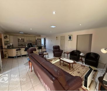 Spacious & Immaculately Maintained Family Home - Photo 2