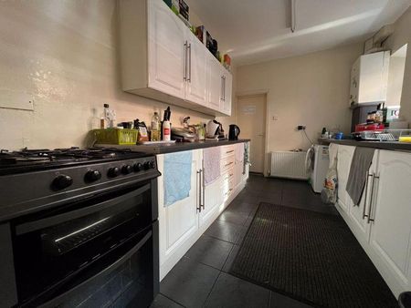 1 bedroom in a house share to rent - Photo 5