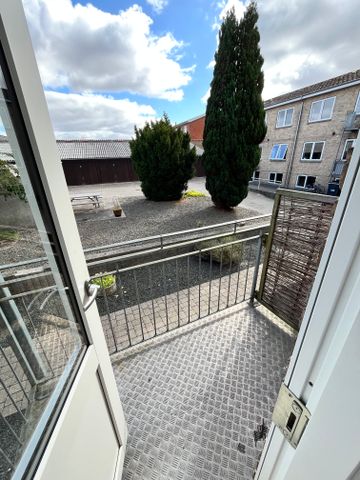 Flot større lejlighed med altan - Foto 5