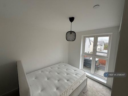 3 bedroom semi-detached house to rent - Photo 4