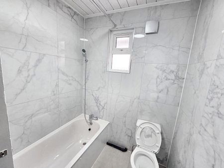 4 bedroom semi-detached house to rent - Photo 3