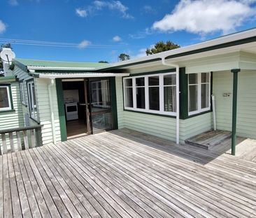 Glen Eden. Worth a Look - Photo 4