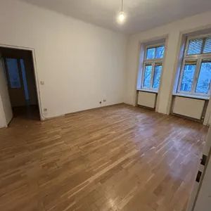 Ruhige 4 Zimmer Wohnung in einer Seitengasse - Photo 1