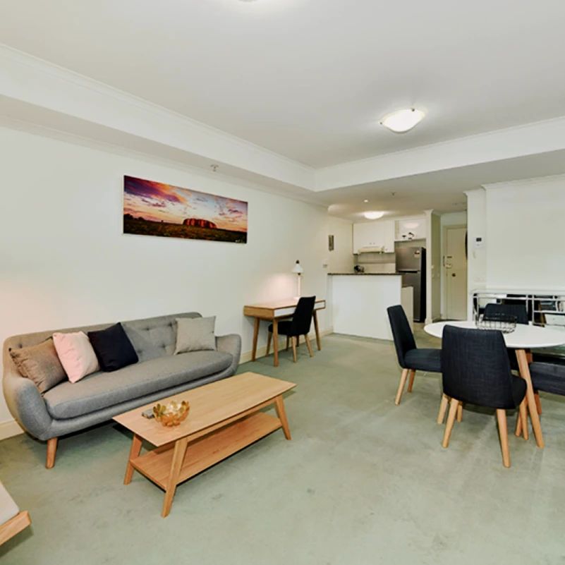 Cool 1-bedroom apartment near Carlton Gardens - Photo 1