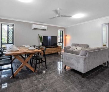 MODERN FAMILY HOME IN QUIET CULDESAC WITH 4 BEDROOMS AND 2 LIVING A... - Photo 4