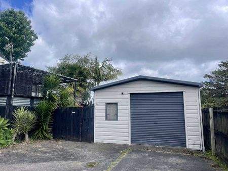 9A Taioma Crescent, Te Atatu Peninsula - Photo 2