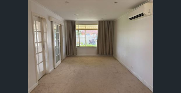 Lovely Family Home with Pool – Coastal Living in Port Noarlunga South! - Photo 1