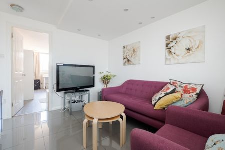 3 bedroom flat to rent - Photo 2