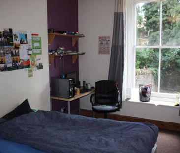 3 bedroom flat to rent - Photo 5