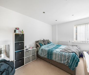 2 Bed Flat, Fairthorn Road, SE7 - Photo 4