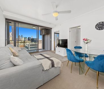 Modern Apartment in Prime Fortitude Valley Location - Photo 2