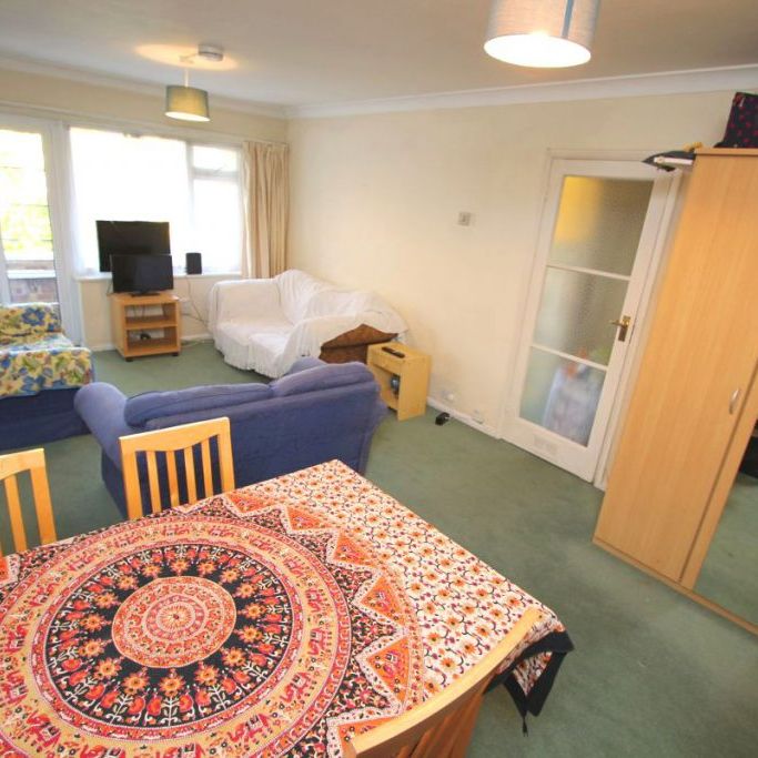 STUDENT 3 Bedroom Flat – Surbiton (Maple Road, KT6) - Photo 1