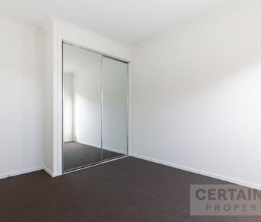 Stunning Brand New 4 Bedroom Home - Photo 2