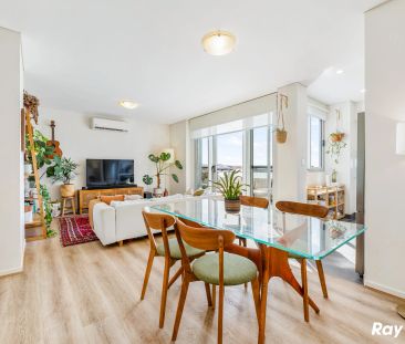 Modern & Spacious 2-Bedroom Apartment with Study - Photo 4