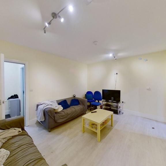 4 bedroom ground floor flat to rent - Photo 1