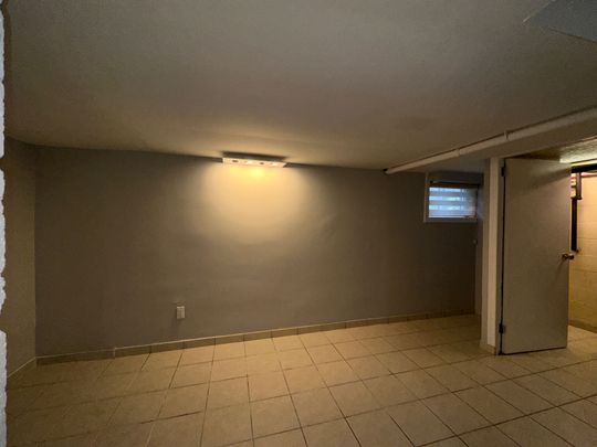 For Lease - 354 Britannia Avenue Unit# Lower, Bradford West Gwillimbury, Ontario - Photo 1