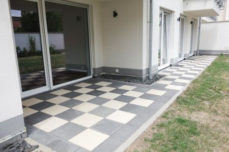 Schöne, moderne 4,5 Zimmer Wohnung mit Einbauküche, Terrasse, großen Garten in Wiesbaden-Dotzheim - Photo 3