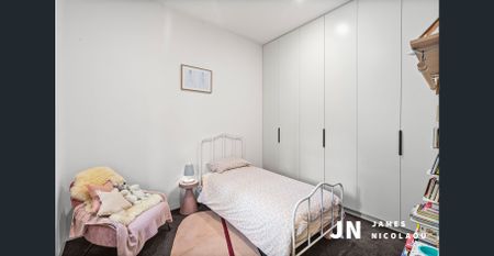 Effortless Port Melbourne Living in a Stylish Three-Bedroom Home - Photo 5