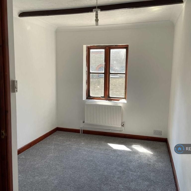 2 bedroom semi-detached house to rent - Photo 1