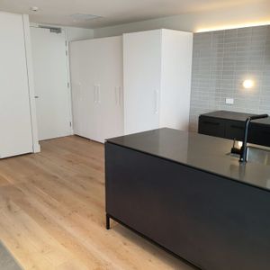 Air-conditioned 1 Bedroom Apartment - walk to schools, bars/cafes, public transport and the Brisbane River - Photo 2
