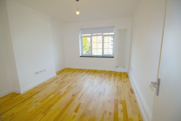 3 Bed Flat, Davidson Gardens, SW8 - Photo 1