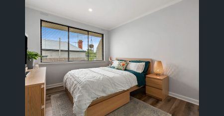 Top-Floor Sun-Filled Apartment in the Heart of Elwood! - Photo 4