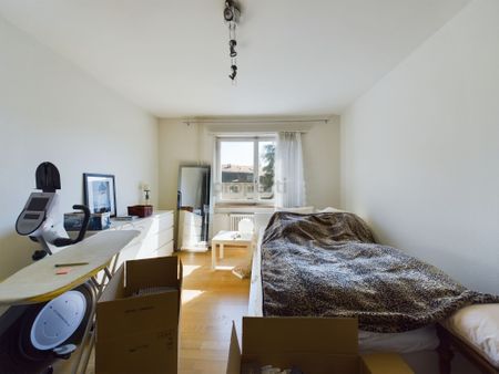 Charming 3.0-room apartment in a prime location in Basel - Photo 3
