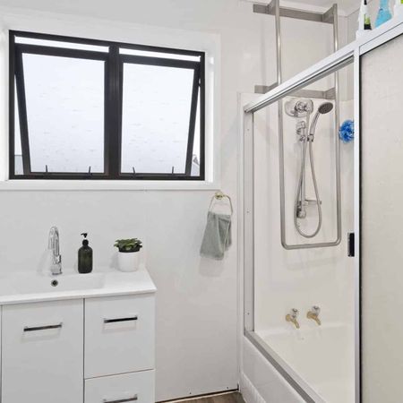 Spacious Brick Home for Rent in Quiet Location - Photo 4