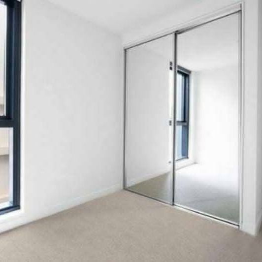 Two Bedroom Apartment in the heart of Melbourne CBD - Photo 1