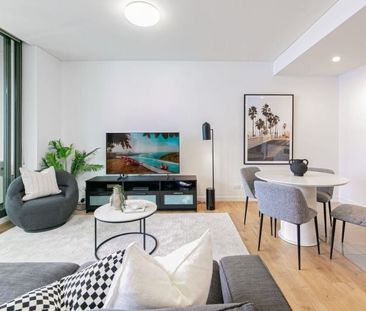 Modern One Bed Apartment with Spacious Balcony & Secure Parking - Photo 3