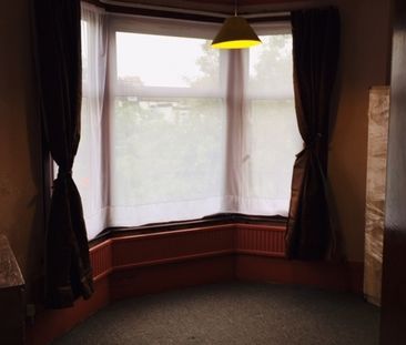 5 Bed Semi-Detached House, Berkshire Gardens, N13 - Photo 2