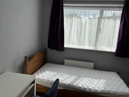 4 bedroom semi-detached house to rent - Photo 3
