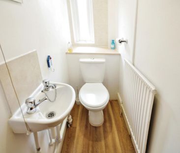 6 bedroom House To Let - Photo 1