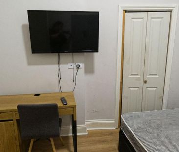 2 bedroom flat share to rent - Photo 1
