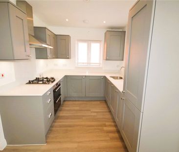 4 bedroom semi-detached house to rent - Photo 4