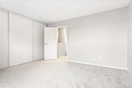 Hunter’s Point Townhomes - Townhouse (3 bedroom) - Photo 4